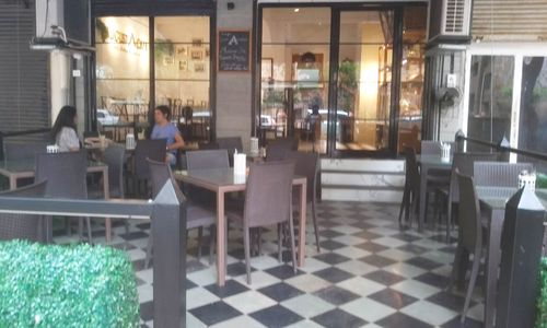 August Cafe, Andheri West, Mumbai - nearbuy.com