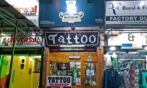 Unisex Female Tattoo Artist