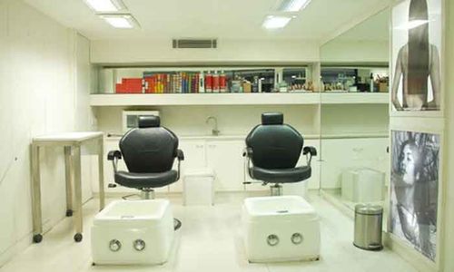 d3 salon world street faridabad